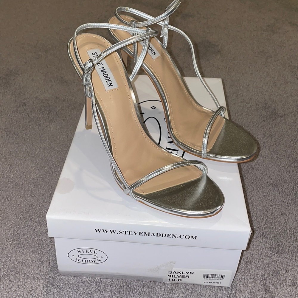 Steve Madden Silver heels